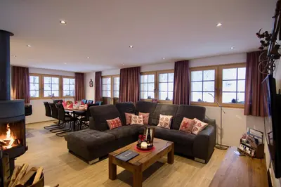 Ein Sitzbereich in der Unterkunft Element Chalets Zermatt