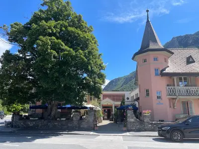 Ein allgemeiner Bergblick oder ein Berglick von des Hotels aus