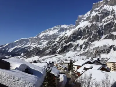 Ein allgemeiner Bergblick oder ein Berglick von der Ferienwohnung aus