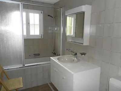 Ein Badezimmer in der Unterkunft Apartment Kronenplatz 6 # 2 by Interhome