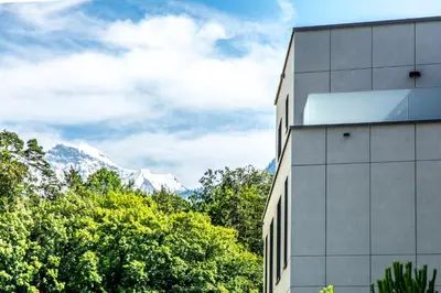 Ein allgemeiner Bergblick oder ein Berglick von der Ferienwohnung aus