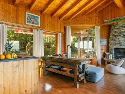 Ein Sitzbereich in der Unterkunft Chalet Chalet Mayens by Interhome