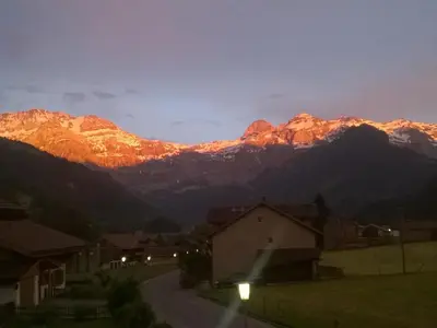 Ein allgemeiner Bergblick oder ein Berglick von der Ferienwohnung aus