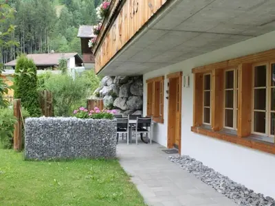 Ein Garten an der Unterkunft Apartment Rawilstrasse 33 by Interhome