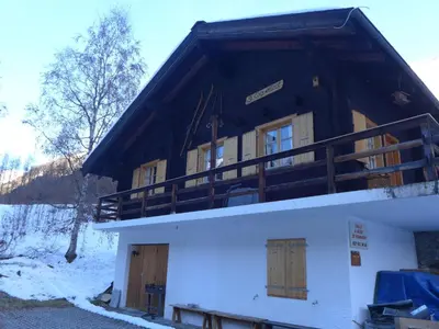 Das Gebäude in dem sich das Chalet befindet