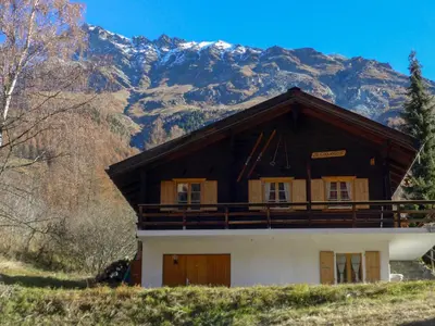Ein allgemeiner Bergblick oder ein Berglick von des Chalets aus