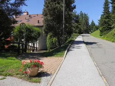 Ein Garten an der Unterkunft Apartment Cascades d'Eden 2 by Interhome