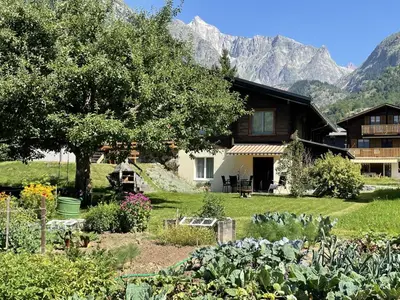 Ein allgemeiner Bergblick oder ein Berglick von der Ferienwohnung aus