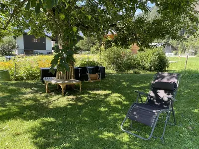 Ein Garten an der Unterkunft Apartment Sweda EG Süd by Interhome