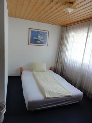 Ein Bett oder Betten in einem Zimmer der Unterkunft Hotel Steinbock Grindelwald