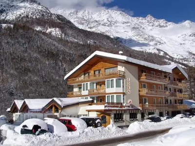 Ein allgemeiner Bergblick oder ein Berglick von des Hotels aus