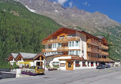 Ein allgemeiner Bergblick oder ein Berglick von des Hotels aus