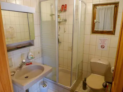 Ein Badezimmer in der Unterkunft Chalet Chalet Walliserträumli - BET410 by Interhome