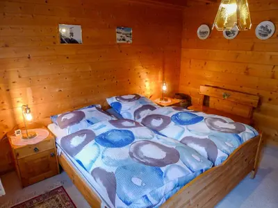 Ein Bett oder Betten in einem Zimmer der Unterkunft Chalet Chalet Walliserträumli - BET410 by Interhome