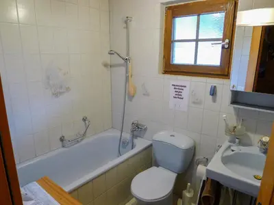 Ein Badezimmer in der Unterkunft Chalet Chalet Walliserträumli - BET410 by Interhome