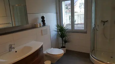 Ein Badezimmer in der Unterkunft Attika Wohnung Spiez