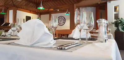 Ein Restaurant oder anderes Speiselokal in der Unterkunft Hotel Alpha Thun