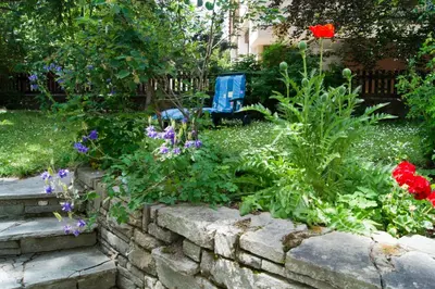 Ein Garten an der Unterkunft Hotel Alpina