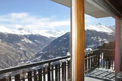 Ein allgemeiner Bergblick oder ein Berglick von der Ferienwohnung aus