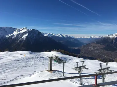 Ein allgemeiner Bergblick oder ein Berglick von des Hostels aus