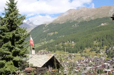 Ein allgemeiner Bergblick oder ein Berglick von der Ferienwohnung aus