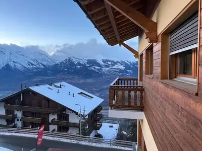 Ein allgemeiner Bergblick oder ein Berglick von des Hotels aus
