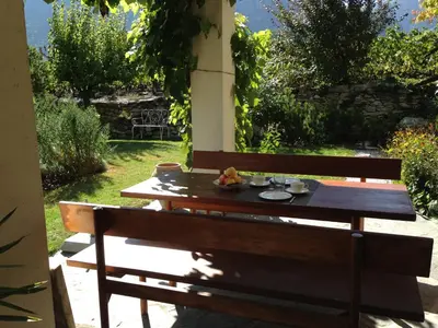 Ein Garten an der Unterkunft BnB Chantevent