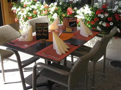 Ein Restaurant oder anderes Speiselokal in der Unterkunft Hôtel Dents de Veisivi