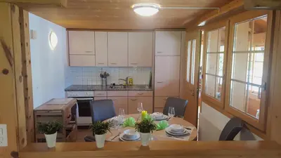 Küche/Küchenzeile in der Unterkunft Holzhaus bei Interlaken