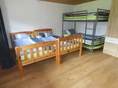 Ein Bett oder Betten in einem Zimmer der Unterkunft Holzhaus bei Interlaken