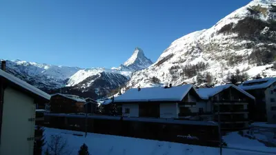 Ein allgemeiner Bergblick oder ein Berglick von des Hotels aus