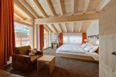 Ein Bett oder Betten in einem Zimmer der Unterkunft Hotel Aristella Swissflair