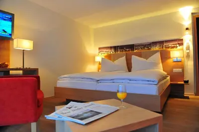 Ein Bett oder Betten in einem Zimmer der Unterkunft Hotel Aristella Swissflair