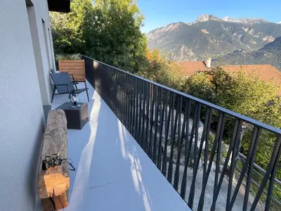 Ein allgemeiner Bergblick oder ein Berglick von des Bed & Breakfasts aus