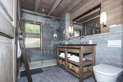 Ein Badezimmer in der Unterkunft Chalet Kristall