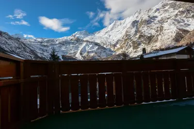Ein allgemeiner Bergblick oder ein Berglick von der Ferienwohnung aus