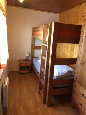 Ein Bett oder Betten in einem Zimmer der Unterkunft Le Central - Chambres d'hôte