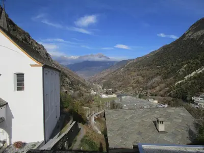 Ein allgemeiner Bergblick oder ein Berglick von des Bed & Breakfasts aus