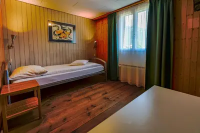 Ein Bett oder Betten in einem Zimmer der Unterkunft Hotel Tell and Apartments
