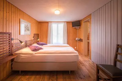 Ein Bett oder Betten in einem Zimmer der Unterkunft Hotel Tell and Apartments