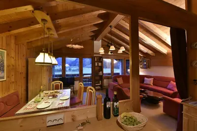 Ein Sitzbereich in der Unterkunft Cosy 3.5 pièce à Täsch