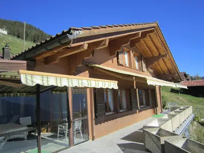 Das Gebäude in dem sich das Chalet befindet