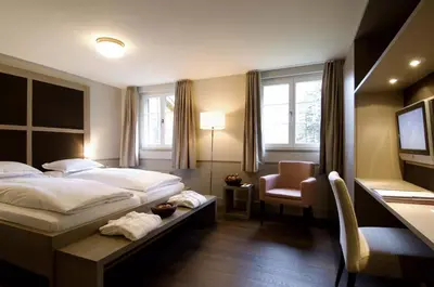 Ein Bett oder Betten in einem Zimmer der Unterkunft Hotel und Naturresort Handeck