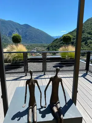 Ein allgemeiner Bergblick oder ein Berglick von des Bed & Breakfasts aus