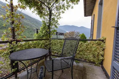 Ein allgemeiner Bergblick oder ein Berglick von des Bed & Breakfasts aus