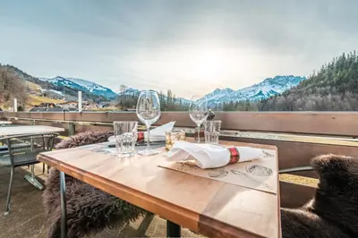 Ein allgemeiner Bergblick oder ein Berglick von des Hotels aus