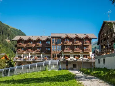 Ein allgemeiner Bergblick oder ein Berglick von der Lodge aus