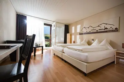 Ein Bett oder Betten in einem Zimmer der Unterkunft Jungfrau Hotel Annex Alpine-Inn