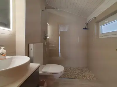Ein Badezimmer in der Unterkunft Sonnhüsli Dachwohnung