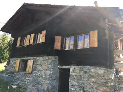 Das Gebäude in dem sich das Chalet befindet
